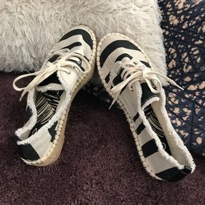 NWOT Dolce Vita Espadrille Black and White Stripe